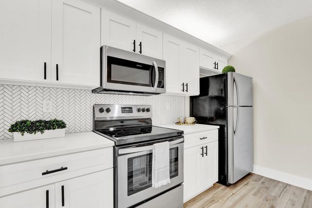 6605 66th Way, West Palm Beach, FL 33409