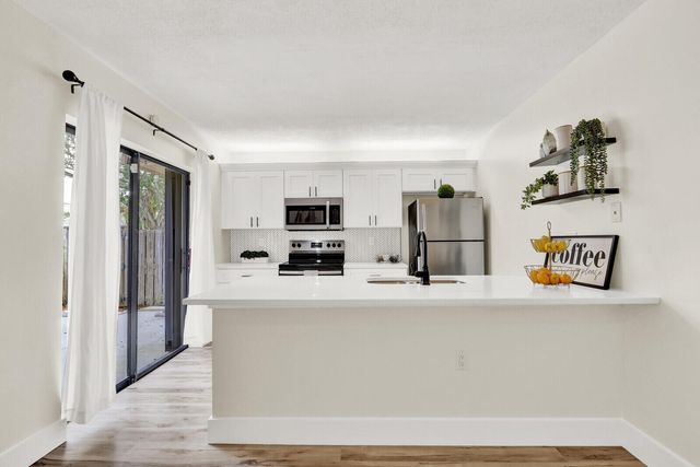 6605 66th Way, West Palm Beach, FL 33409