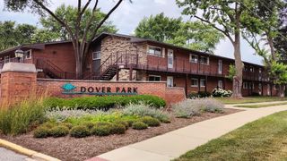 1810 W Hatherleigh Court 2A, Mount Prospect, IL 60056