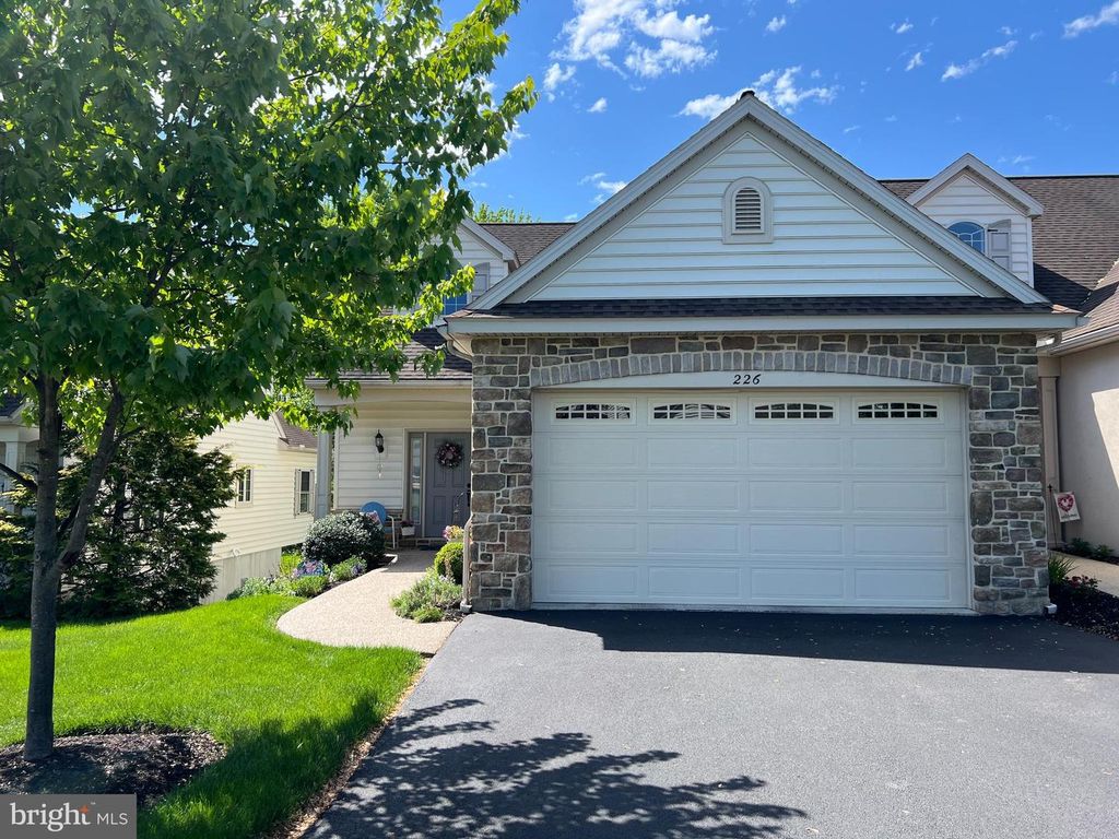 226 MASONIC DR, Elizabethtown, PA 17022