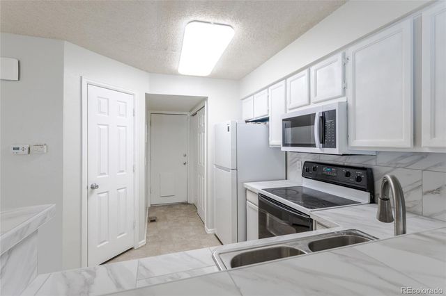 13833 E Lehigh Avenue D, Aurora, CO 80014