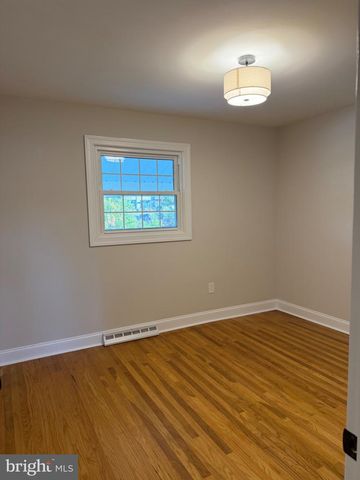 12 MALIBU LN, West Deptford, NJ 08096