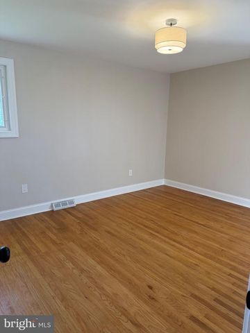 12 MALIBU LN, West Deptford, NJ 08096