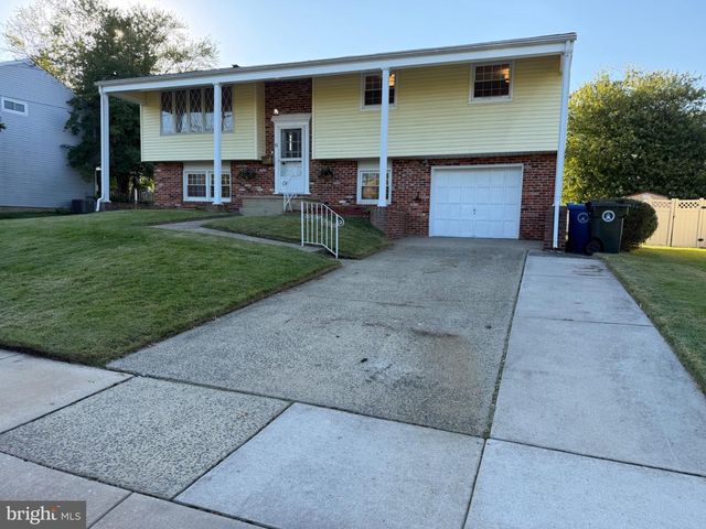 12 MALIBU LN, West Deptford, NJ 08096