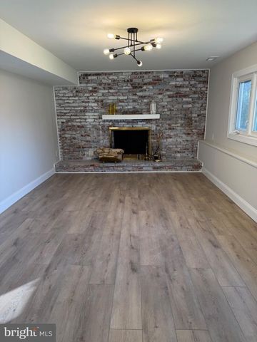 12 MALIBU LN, West Deptford, NJ 08096