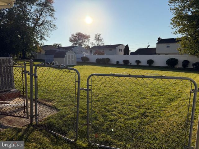 12 MALIBU LN, West Deptford, NJ 08096