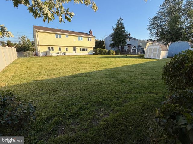 12 MALIBU LN, West Deptford, NJ 08096