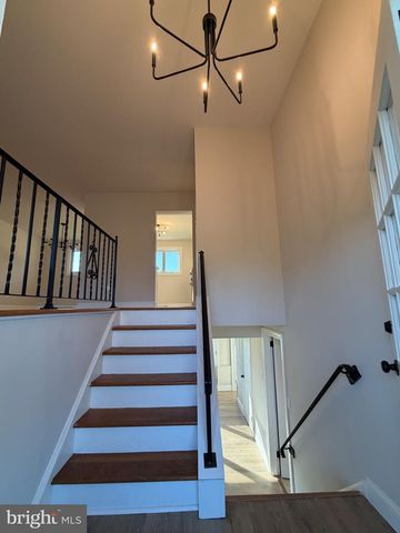12 MALIBU LN, West Deptford, NJ 08096