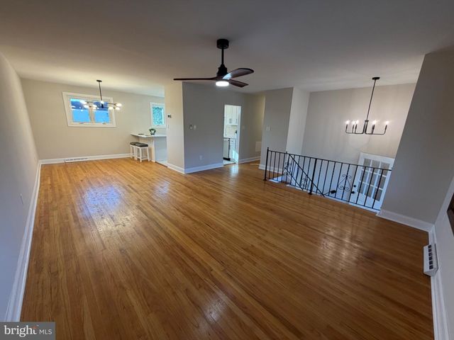 12 MALIBU LN, West Deptford, NJ 08096