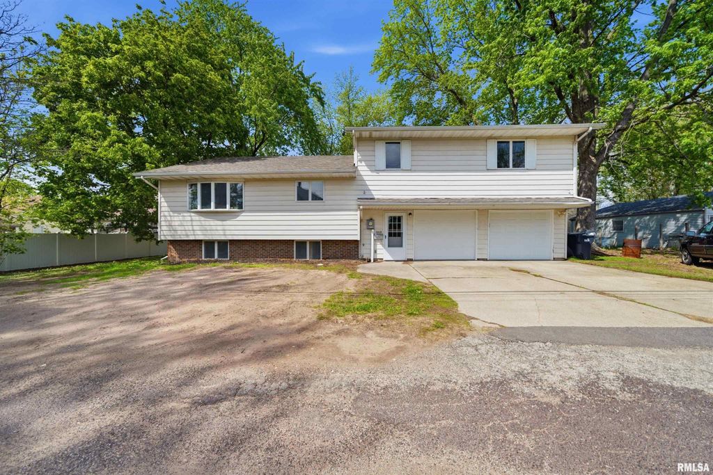 1315 PRINCE Street, Pekin, IL 61554