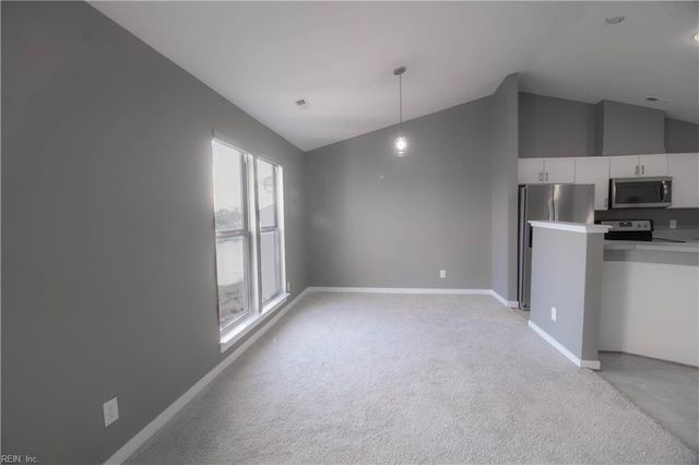 221 Island Cove Ct Apt C, Hampton, VA 23669