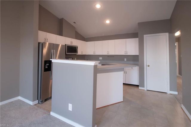 221 Island Cove Ct Apt C, Hampton, VA 23669