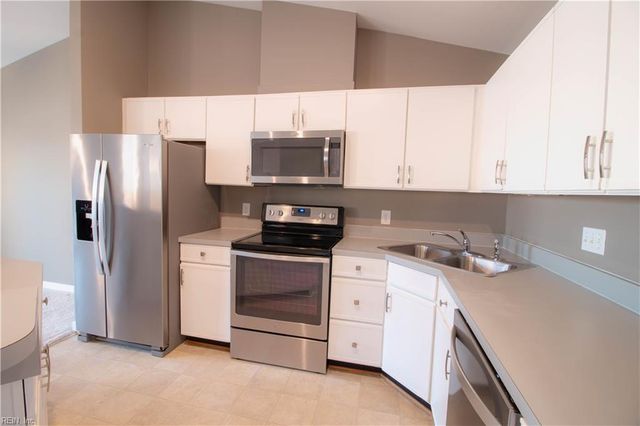 221 Island Cove Ct Apt C, Hampton, VA 23669