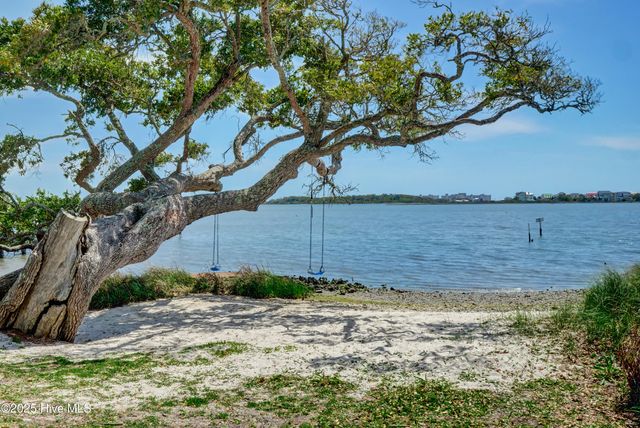 527 Chadwick Shores Drive, Sneads Ferry, NC 28460