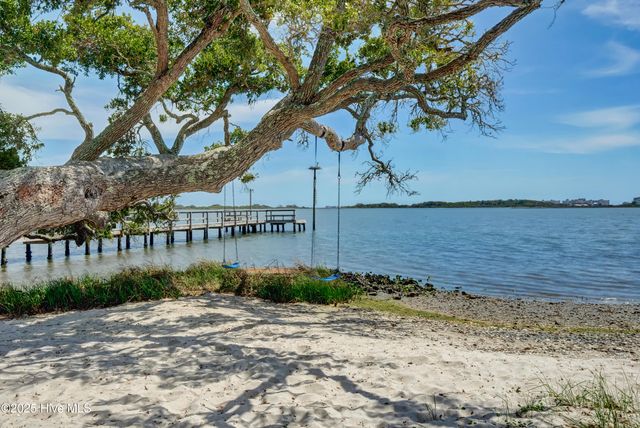 527 Chadwick Shores Drive, Sneads Ferry, NC 28460