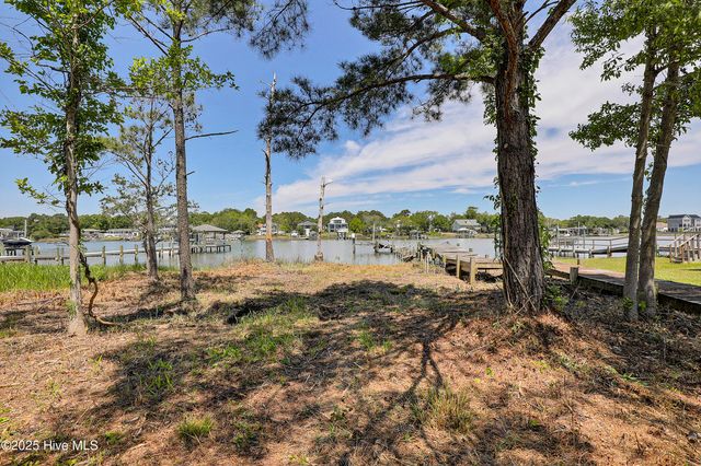 527 Chadwick Shores Drive, Sneads Ferry, NC 28460