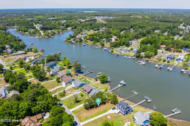 527 Chadwick Shores Drive, Sneads Ferry, NC 28460