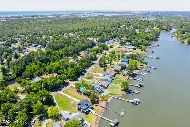 527 Chadwick Shores Drive, Sneads Ferry, NC 28460