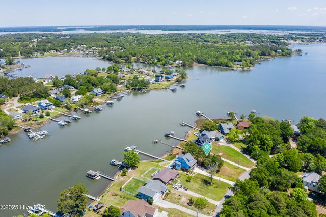 527 Chadwick Shores Drive, Sneads Ferry, NC 28460