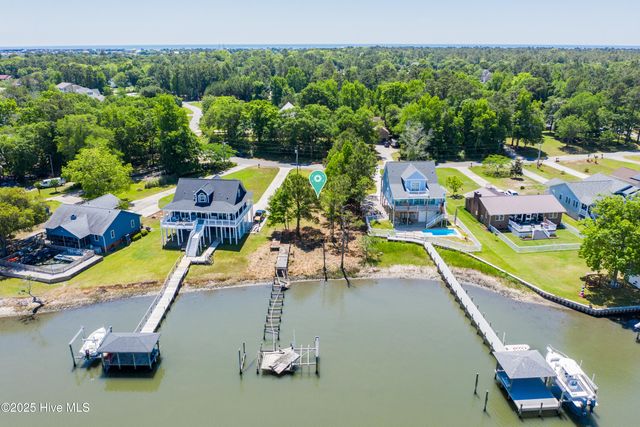 527 Chadwick Shores Drive, Sneads Ferry, NC 28460