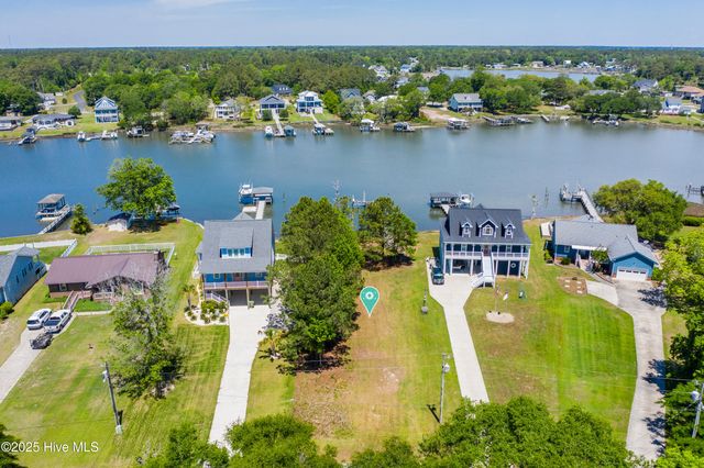 527 Chadwick Shores Drive, Sneads Ferry, NC 28460