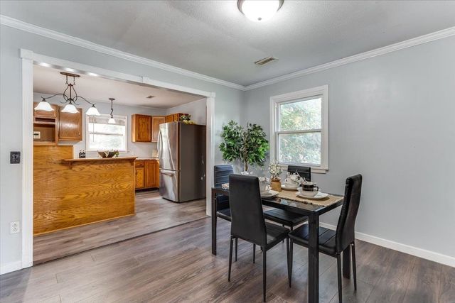 417 W Hollywood Dr, Wichita, KS 67217