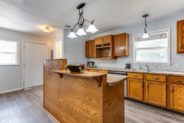 417 W Hollywood Dr, Wichita, KS 67217