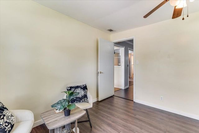 417 W Hollywood Dr, Wichita, KS 67217