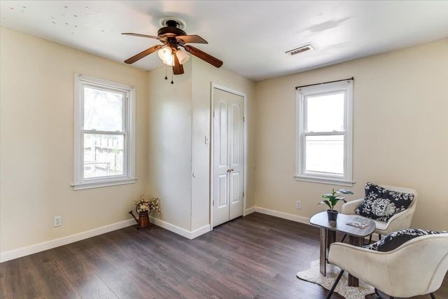417 W Hollywood Dr, Wichita, KS 67217