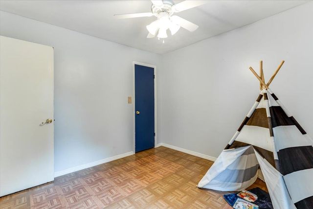 417 W Hollywood Dr, Wichita, KS 67217