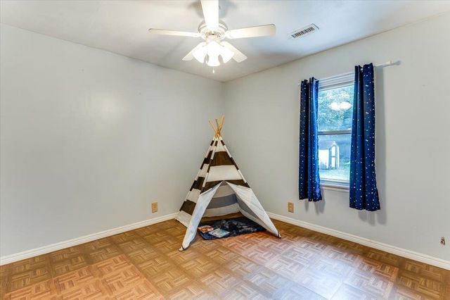 417 W Hollywood Dr, Wichita, KS 67217