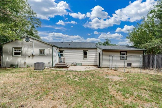 417 W Hollywood Dr, Wichita, KS 67217