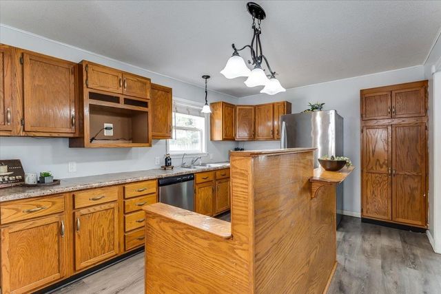 417 W Hollywood Dr, Wichita, KS 67217