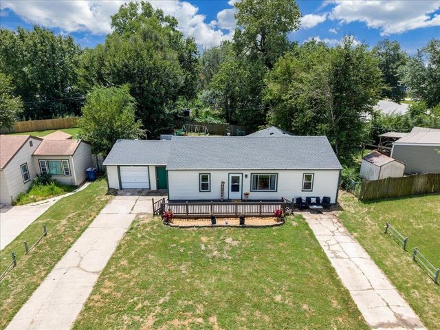 417 W Hollywood Dr, Wichita, KS 67217