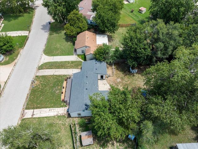417 W Hollywood Dr, Wichita, KS 67217