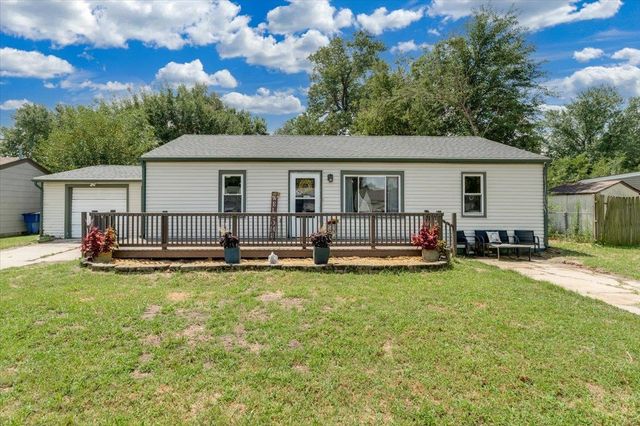 417 W Hollywood Dr, Wichita, KS 67217