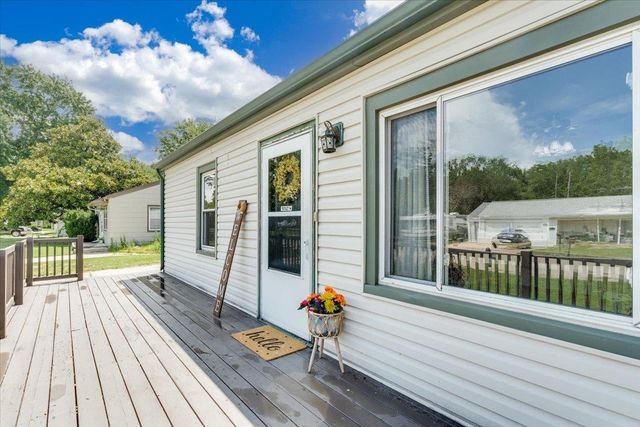 417 W Hollywood Dr, Wichita, KS 67217