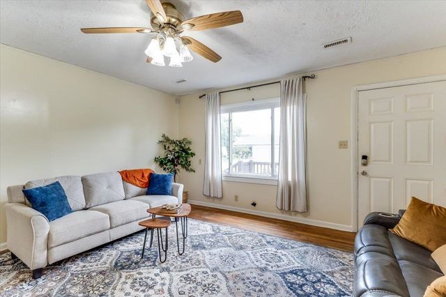 417 W Hollywood Dr, Wichita, KS 67217