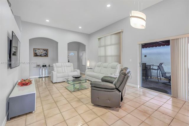 945 NW 132nd Ave W, Miami, FL 33182