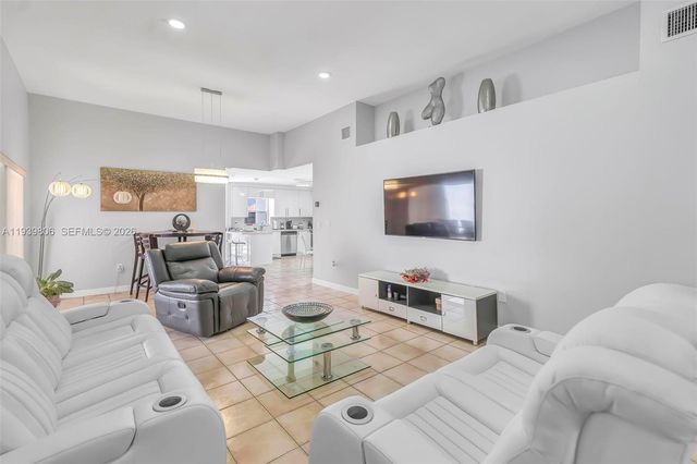 945 NW 132nd Ave W, Miami, FL 33182