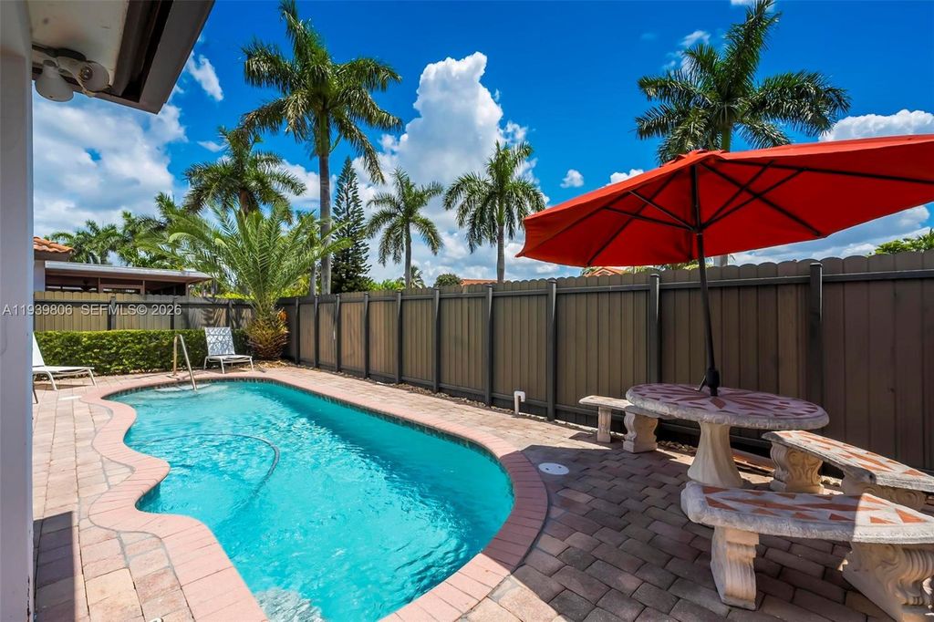 945 NW 132nd Ave W, Miami, FL 33182