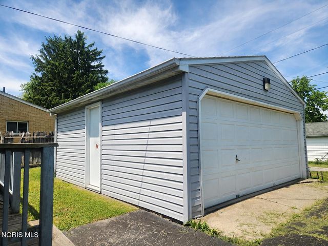 1802 Newport Avenue, Toledo, OH 43613