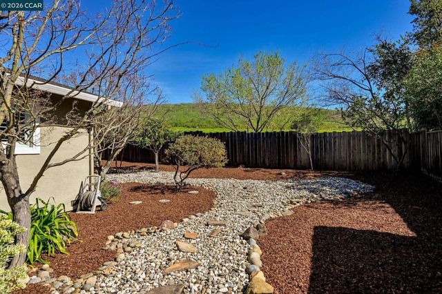 1358 1358 Swallowtail Rd, Concord, CA 94521