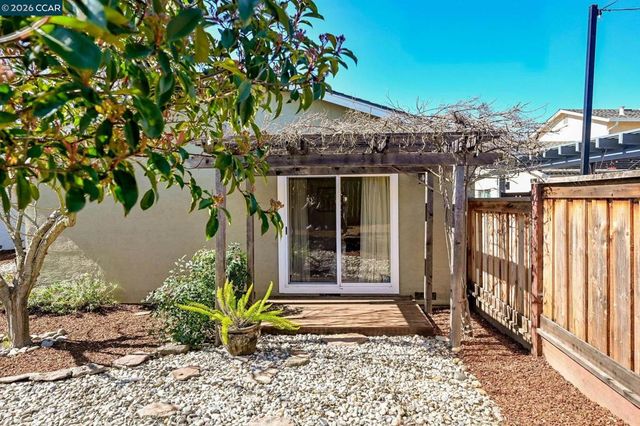 1358 1358 Swallowtail Rd, Concord, CA 94521