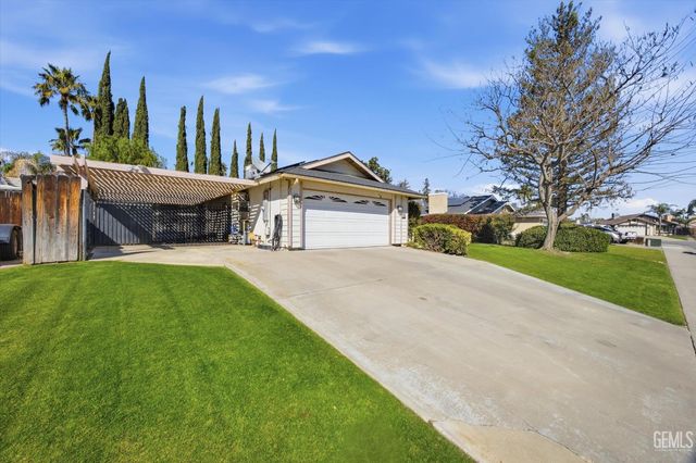 13116 Amanda Court, Bakersfield, CA 93314