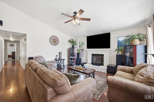 13116 Amanda Court, Bakersfield, CA 93314