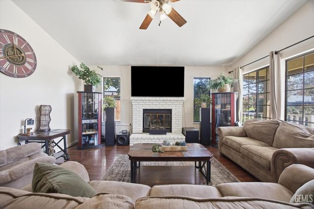 13116 Amanda Court, Bakersfield, CA 93314