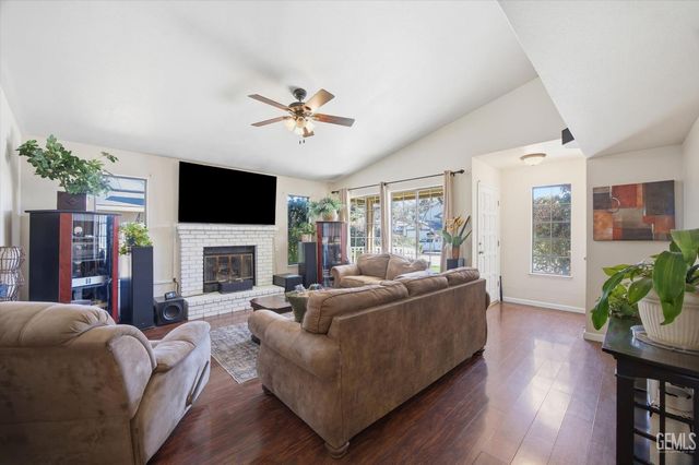 13116 Amanda Court, Bakersfield, CA 93314