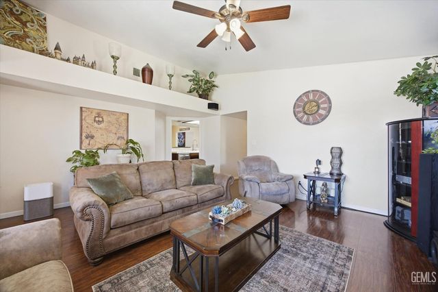 13116 Amanda Court, Bakersfield, CA 93314