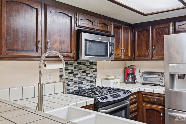 13116 Amanda Court, Bakersfield, CA 93314